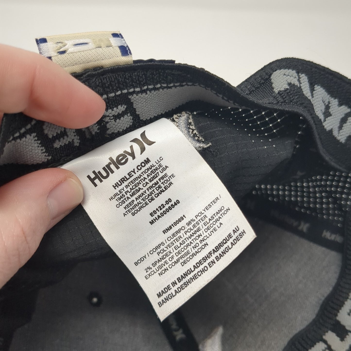 Hurley Logo Fitted Hat Black Medium Embroidered Flexfit Stretch 6 Panel