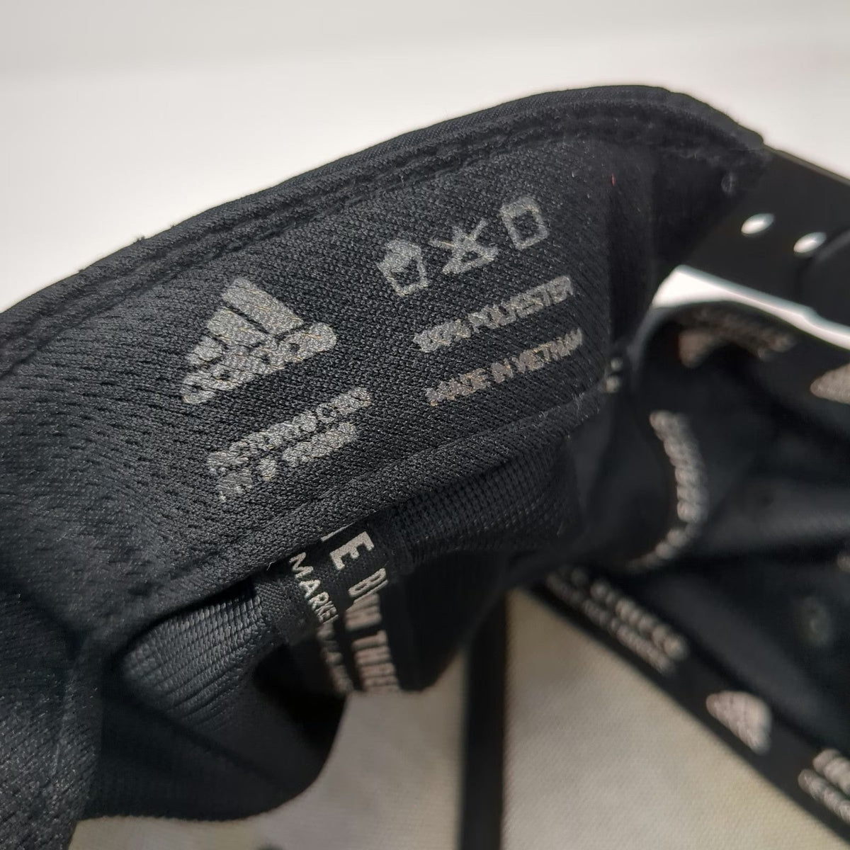 Adidas 5 Panel Black Hat OSFM Snapback Rubber Logo Patch Three Stripes Polyester