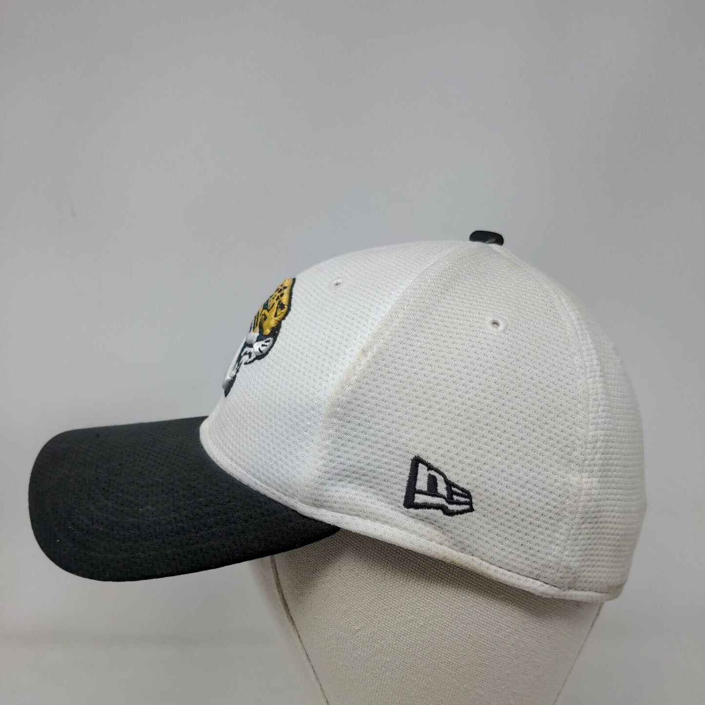 Jacksonville Jaguars NFL Fitted Hat White Black Size S-M New Era 39Thirty