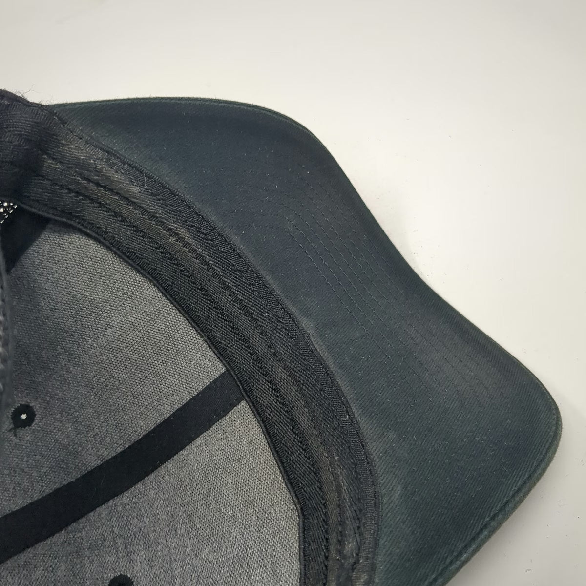 Columbia Baseball Cap Black One Size Stretch Fit Mesh Back Flag Pine Trees Hat