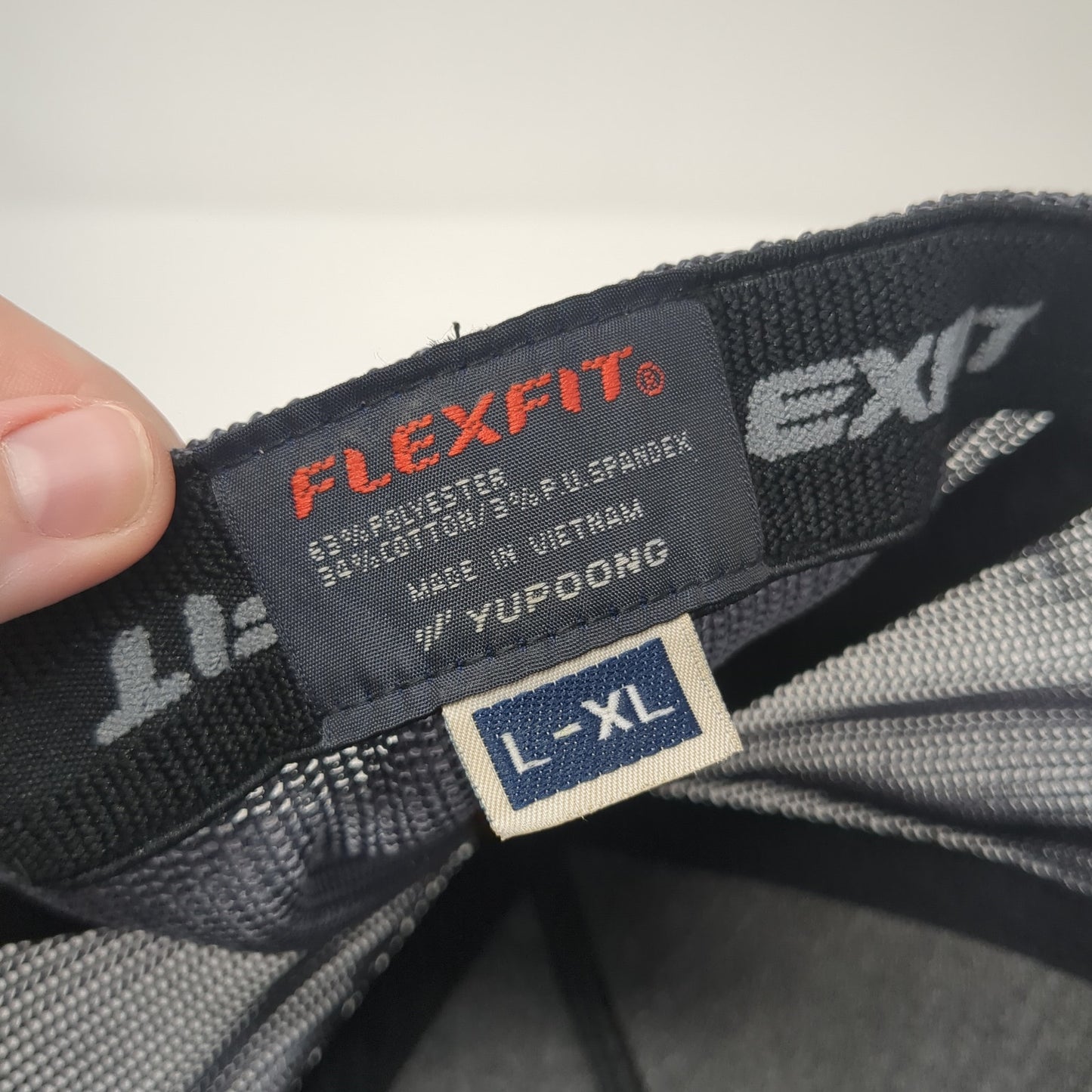 Travis Mathew Fitted Trucker Hat Black XL Striped Flexfit Yupoong