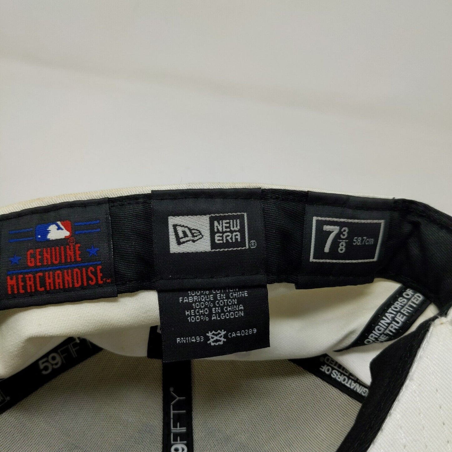 New Era Men's MLB New York Yankees Fitted Hat White Size 7 3/8 Distressed