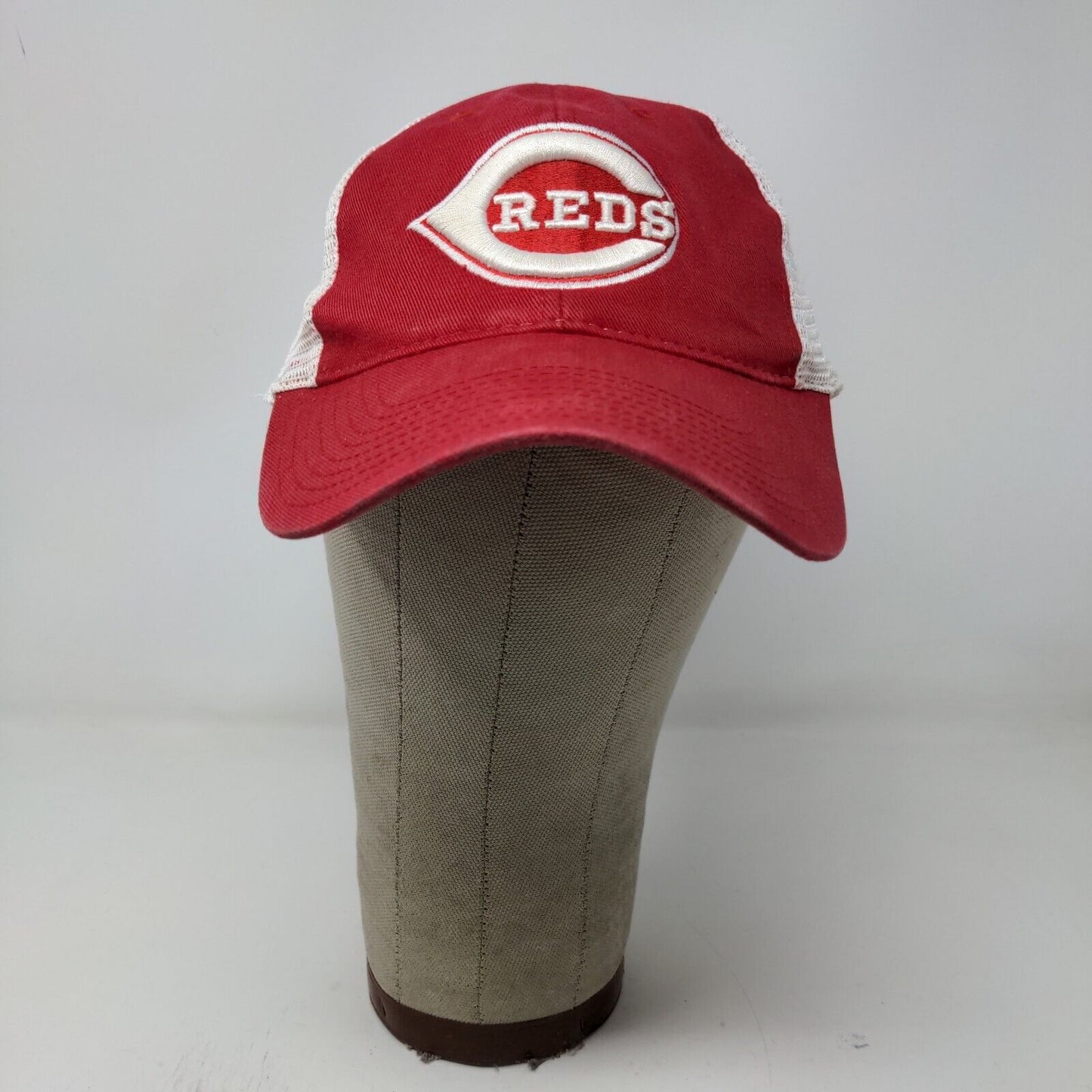 Cooperstown Collection Mens MLB Cincinnati Reds Snapback Meshback Hat Red White