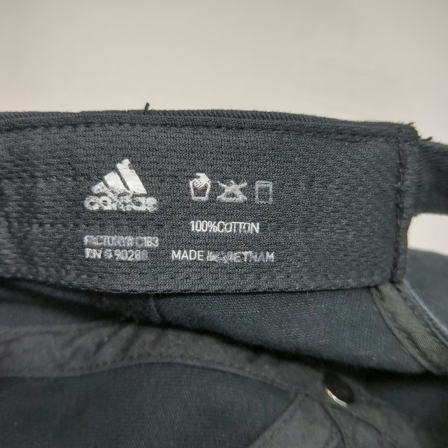 adidas Baseball Cap Black One Size Embroidered Logo Slideback Adjustable hat