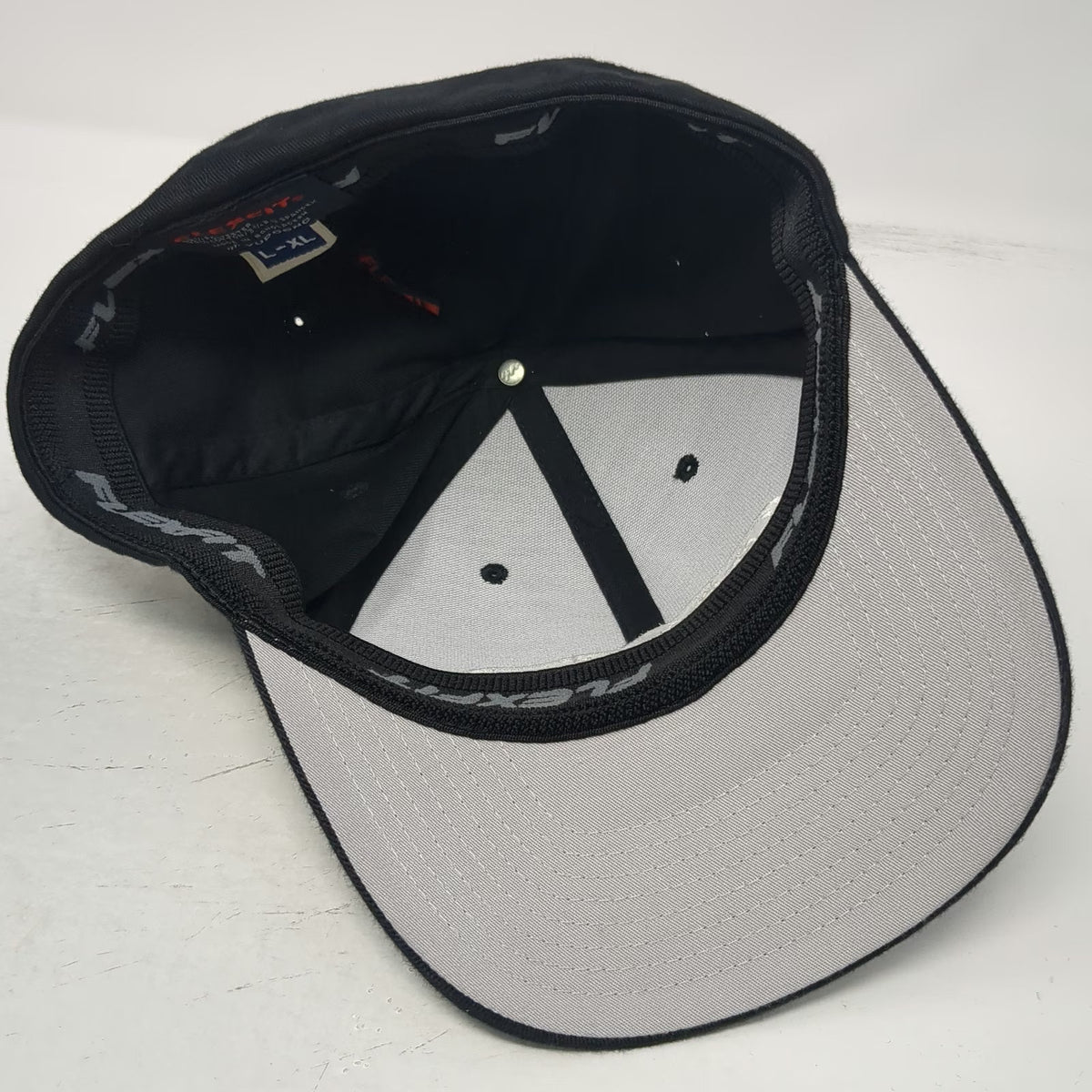 Flexfit Baseball Cap Black XL Freightliner Trucking Logo Embroidered Hat