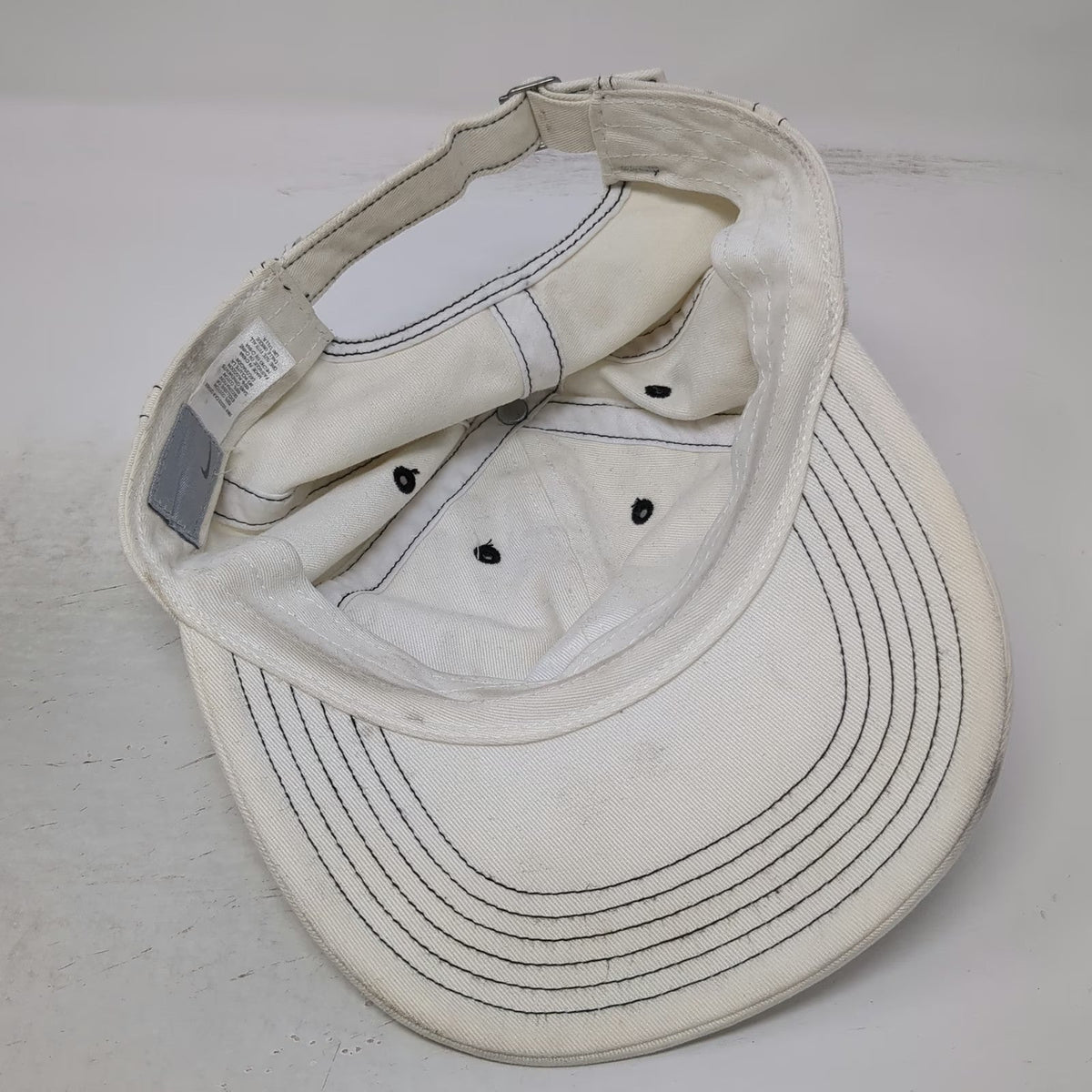Nike Baseball Cap White Black Contrast Stitching Adjustable Strap Hat Vintage
