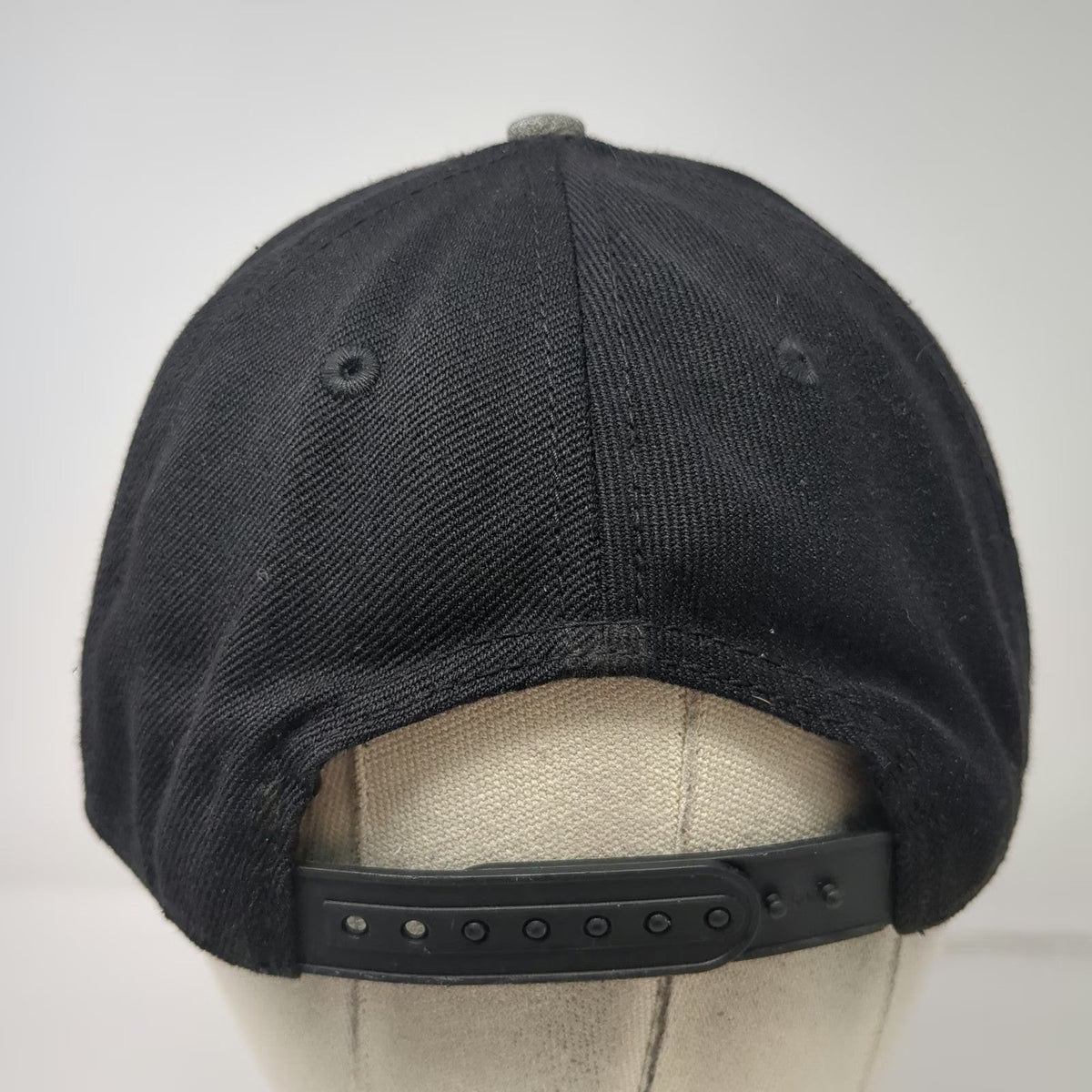 H&M Snapback Black One Size Embroidered Brooklyn New York City Gray Brim Hat