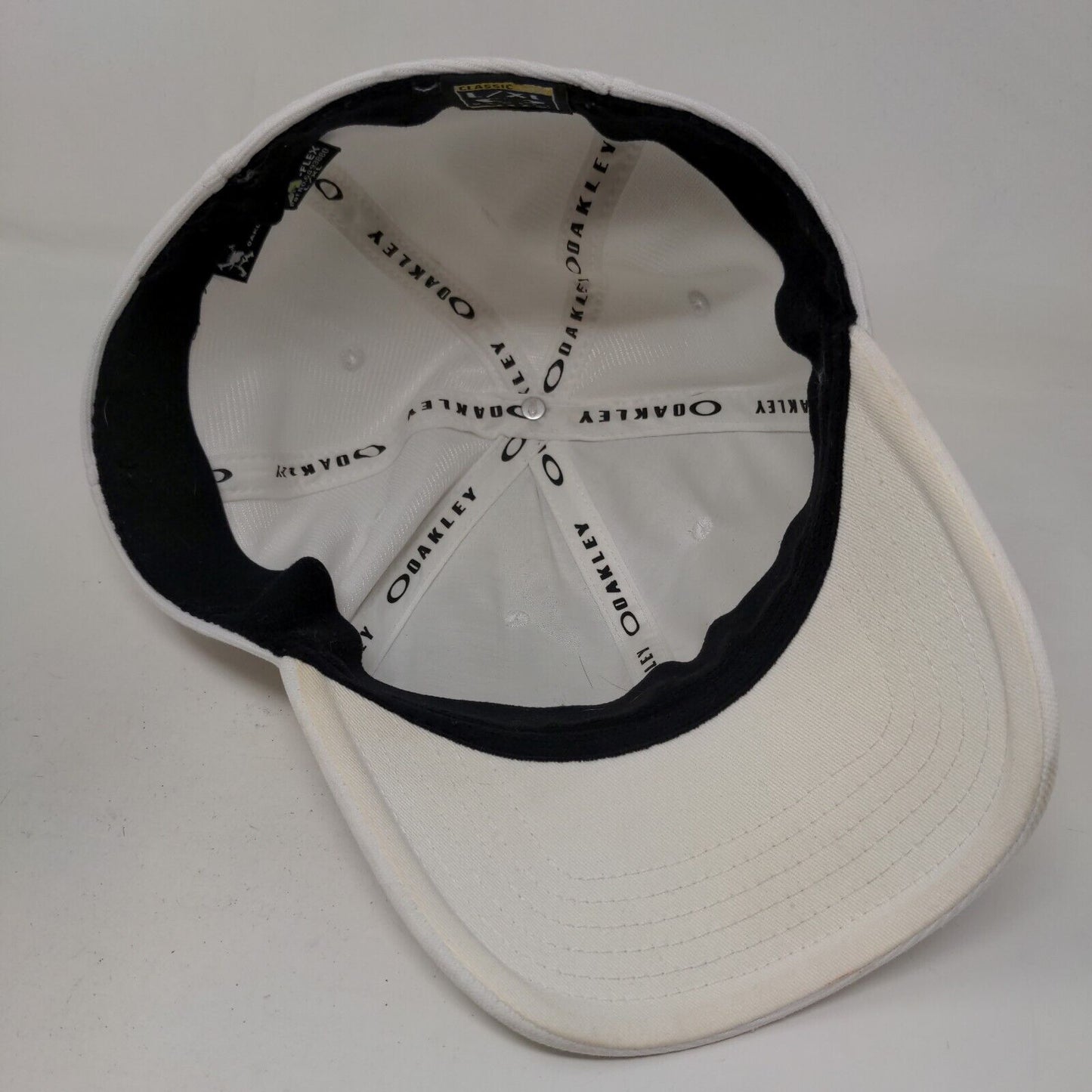 Oakley Men's Fitted Hat White Size L/XL 3D Logo Classic Low Flex