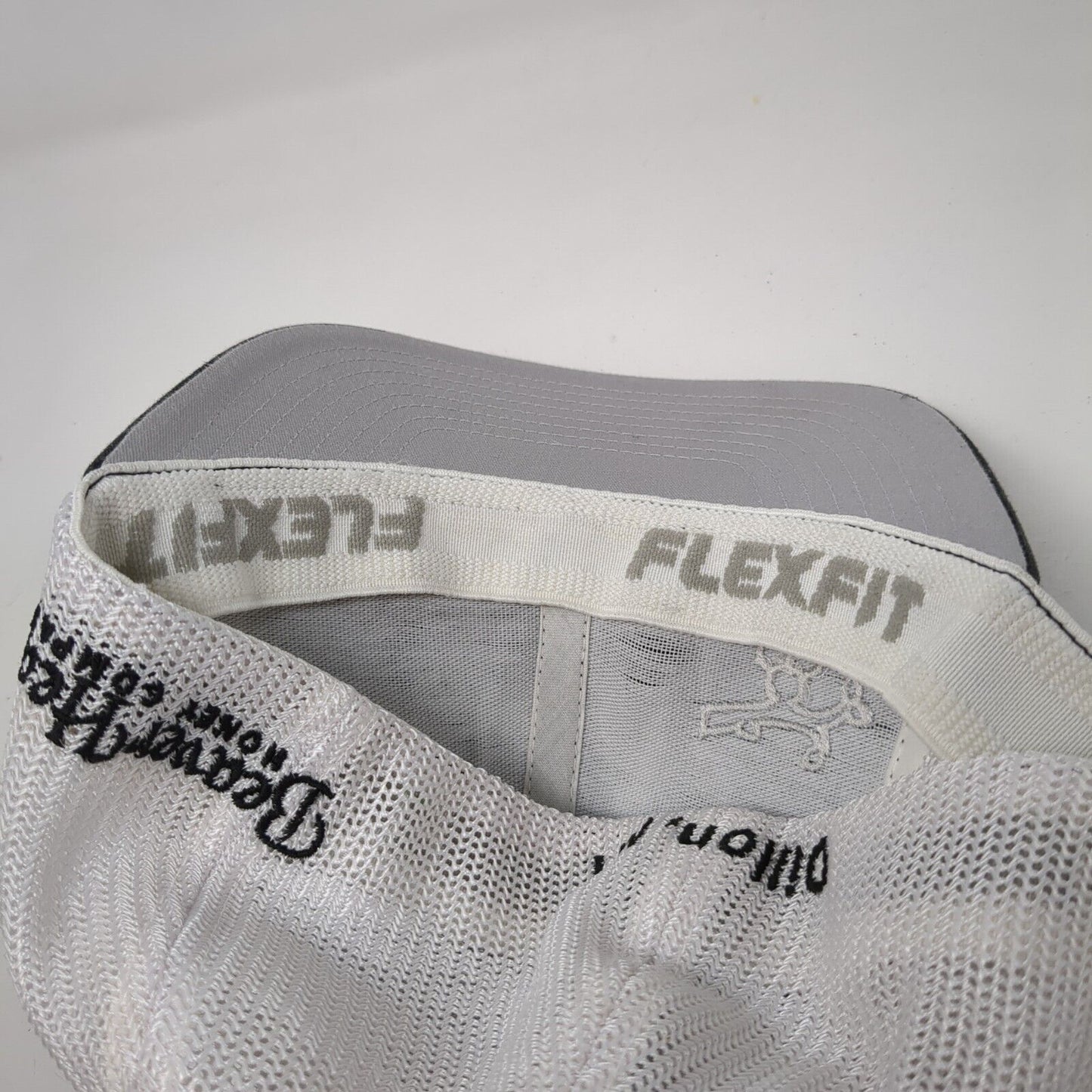 Beaver Head Fitted Mesh Back Trucker Hat Black L/XL Flexfit Colorblock