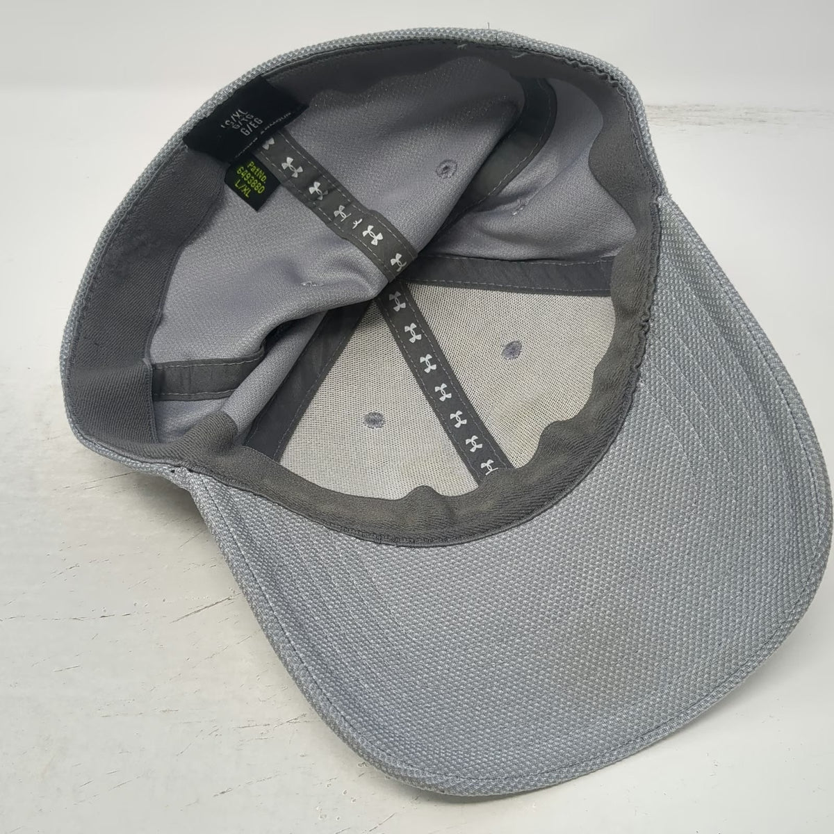 Under Armour Baseball Cap Gray XL Fitted Mesh Stretch Fit Breathable Hat