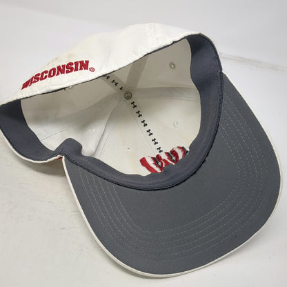 Under Armour Wisconsin Badgers NCAA Cap White Red L Stretch Fit Curved Brim Logo