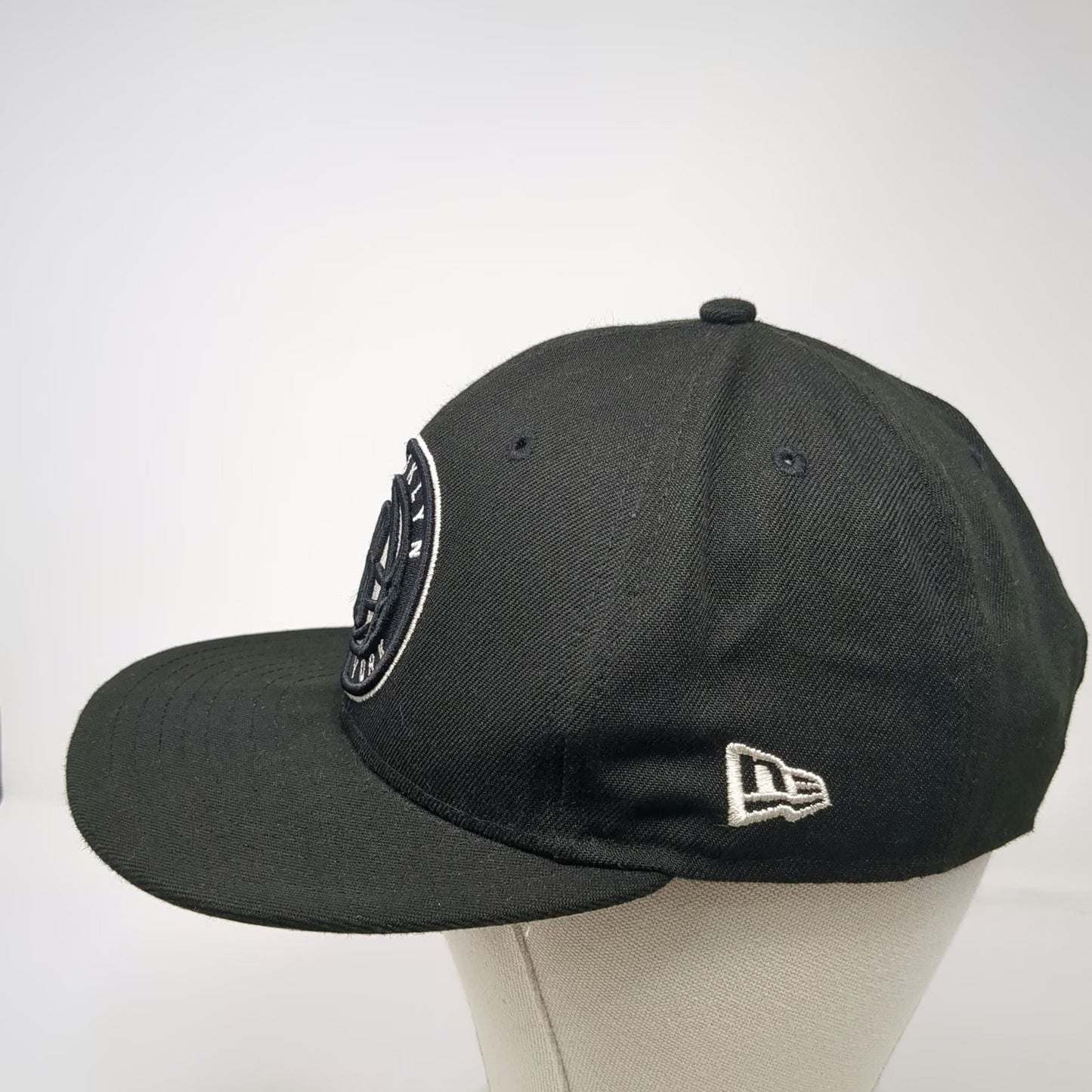 Brooklyn Nets NBA New Era Snapback Black One Size Flat Brim Gray Underbrim Hat