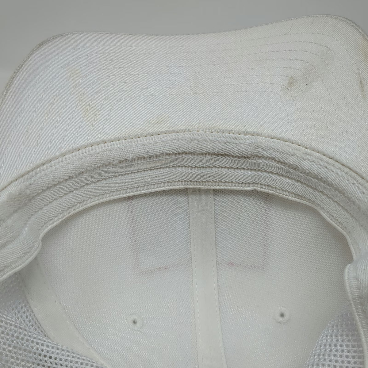 Columbia Baseball Cap White M Mesh Back Bison Patch Fitted Hat Buffalo Graphic