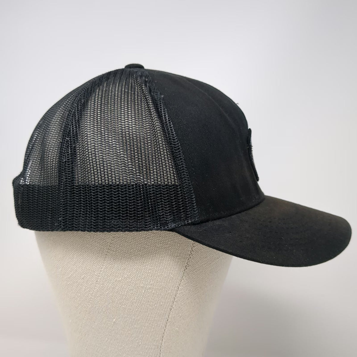 Vissla Trucker Hat Black One Size Mesh Snapback Surf Logo Patch Structured Crown