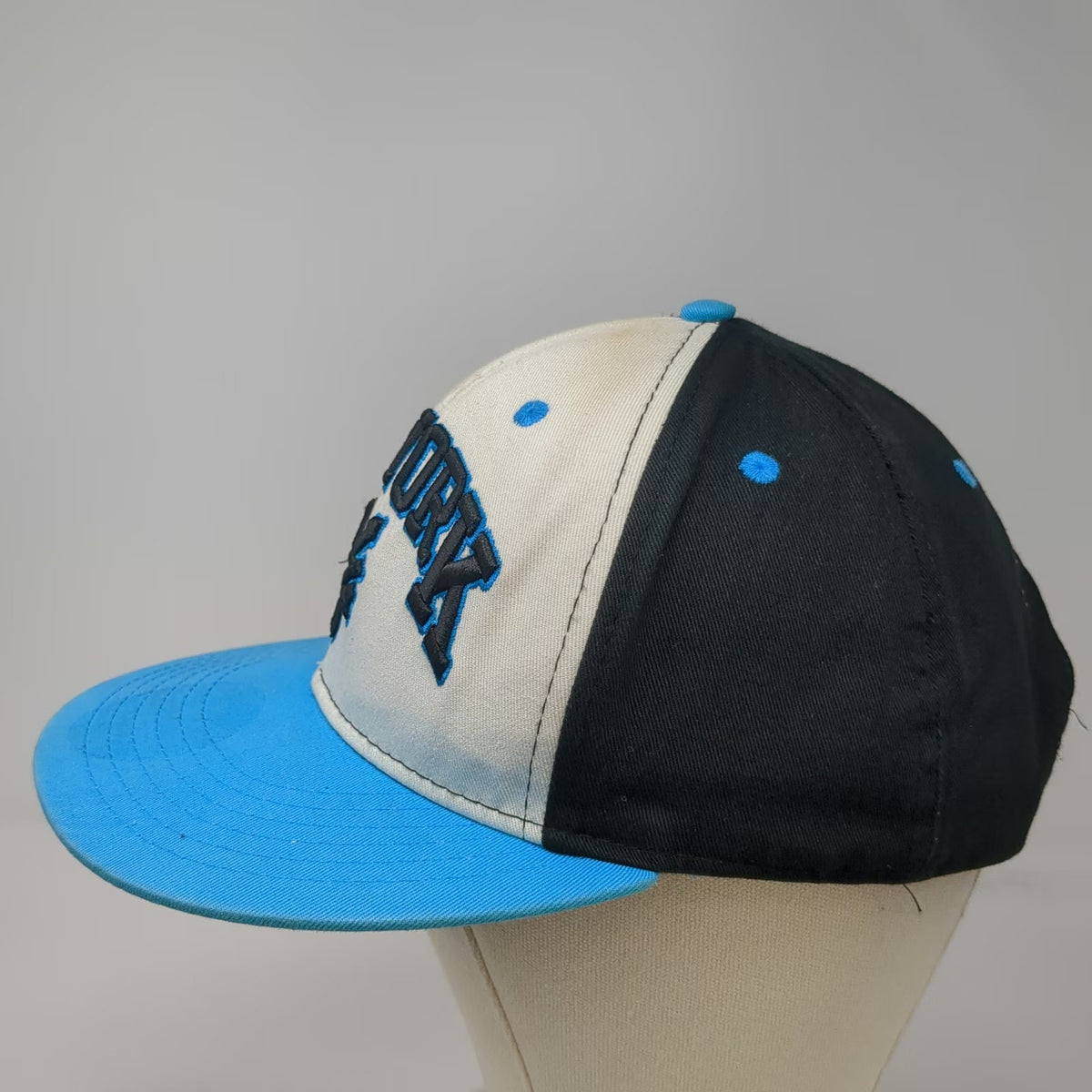 Zoo York Snapback Hat White Blue Black One Size Unbreakable Logo Embroidered