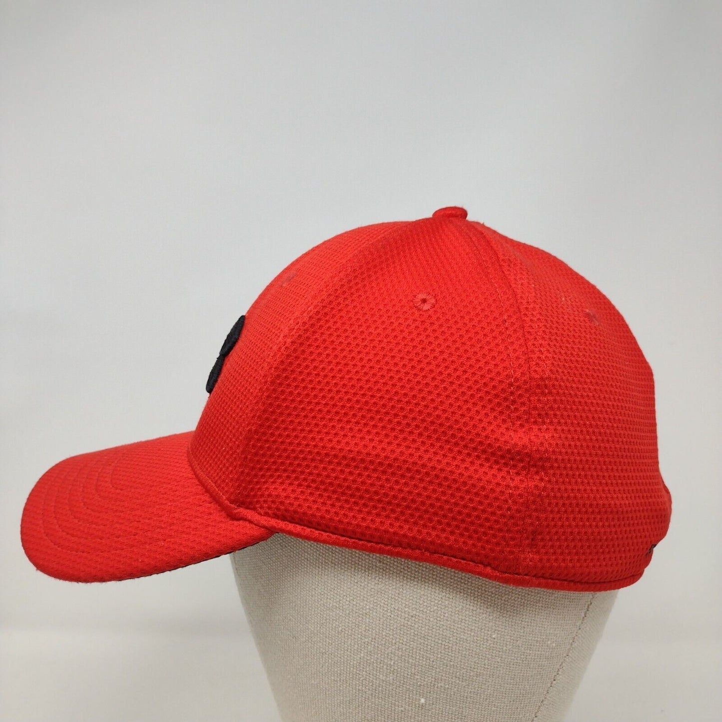 Under Armour Fitted Hat Red M/L Lightweight Embroidered 6 Panel Polyester