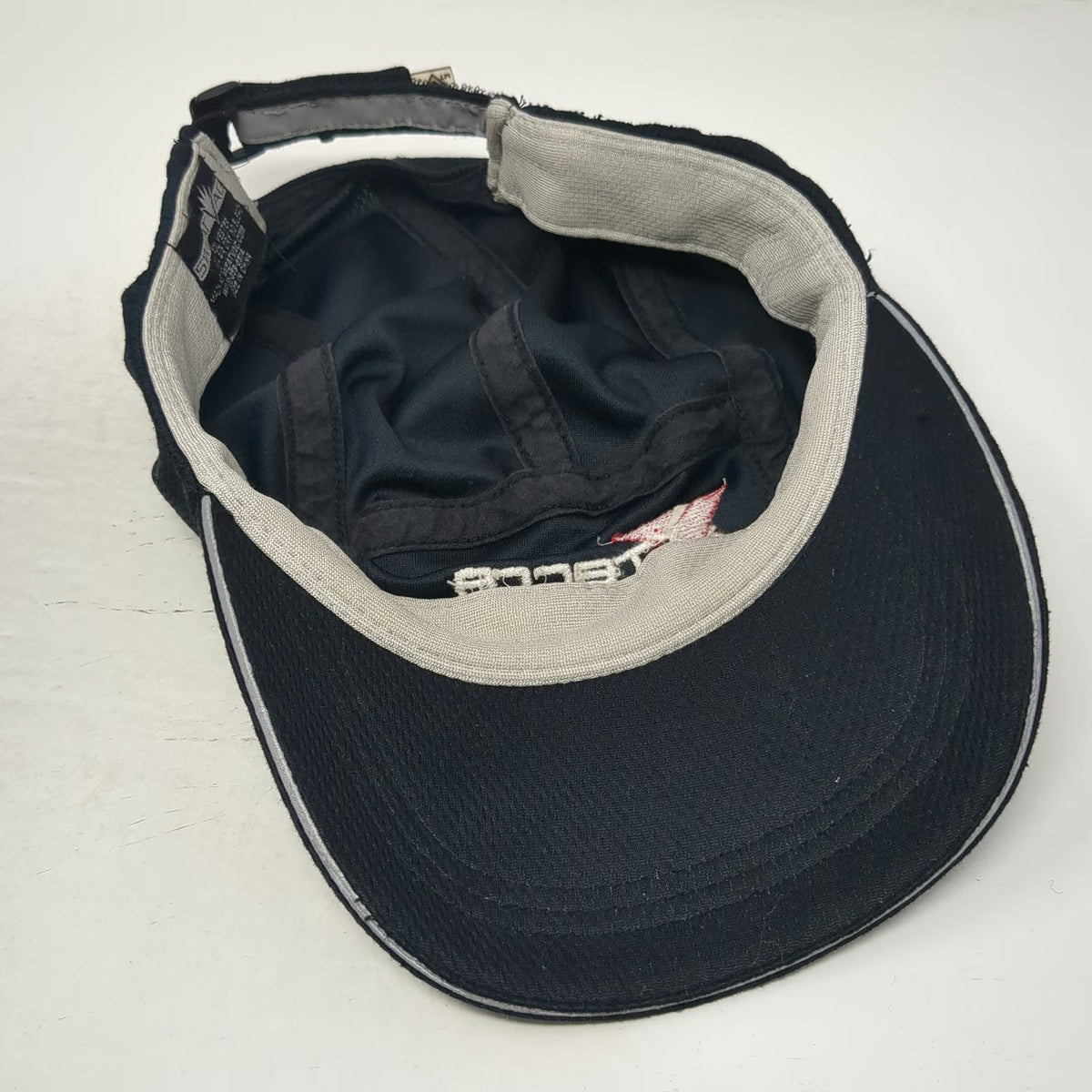 SweatVac 5 Panel Black OSFM Xterra Maui 2006 Strapback Reflective Running Hat
