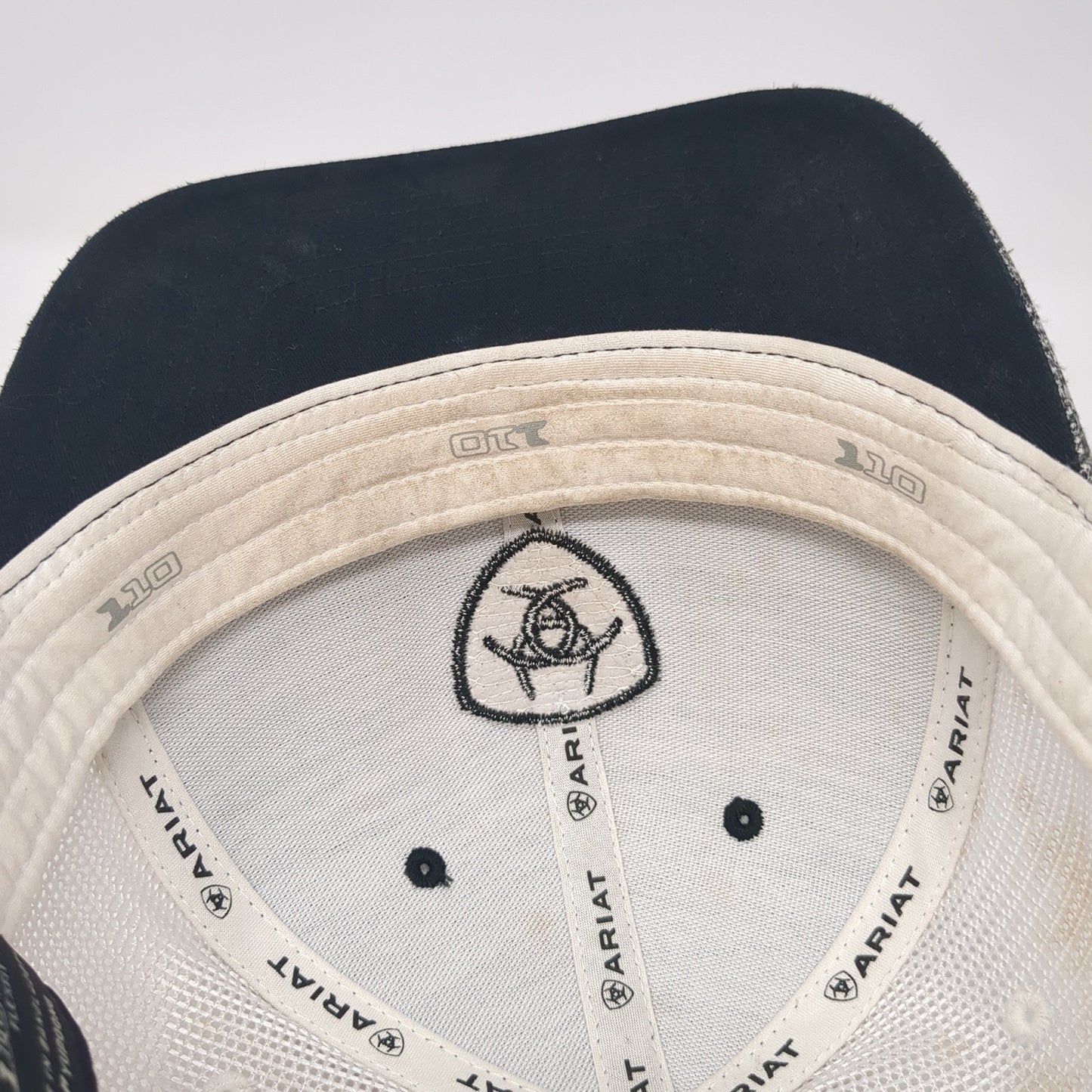 Ariat Snapback Trucker Hat Gray OS Adjustable 110 Flexfit Mesh Back Yupoong