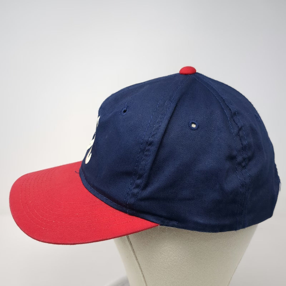 Atlanta Braves MLB Outdoor Cap Trucker Hat Blue Red OSFM Snapback Embroidered