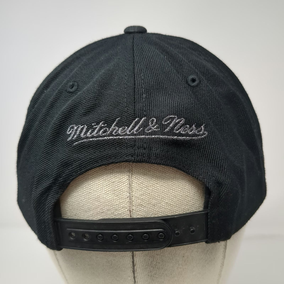 Mitchell & Ness Chicago Bulls NBA Black Snapback Hat One Size Flat Brim Logo
