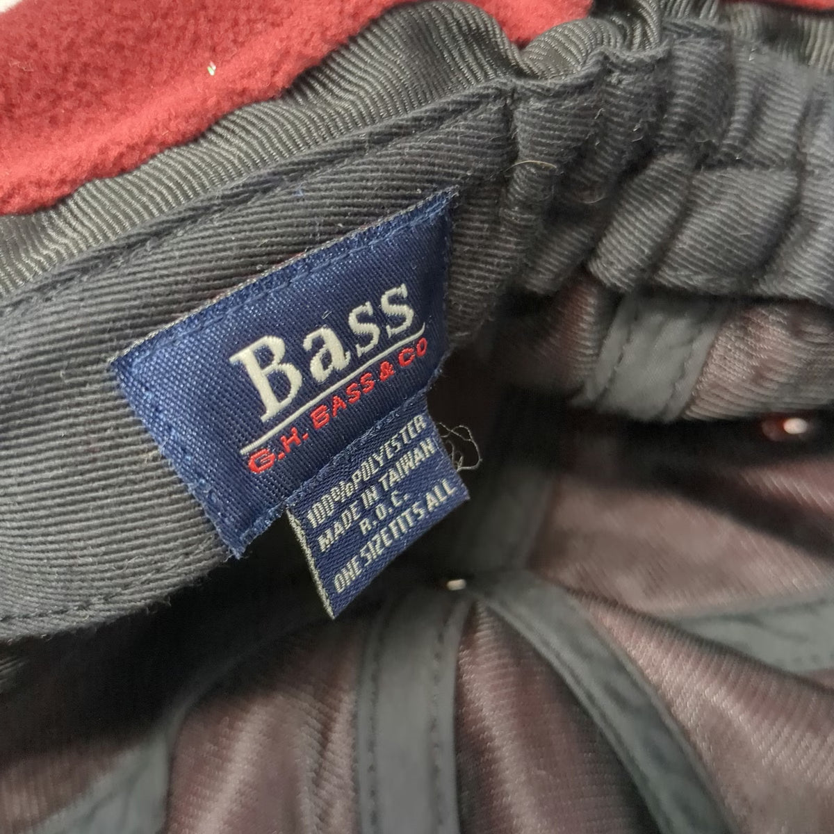 G.H. Bass & Co Trapper Cap Red Fleece Winter Hat Shield Logo Ear Flaps Vintage