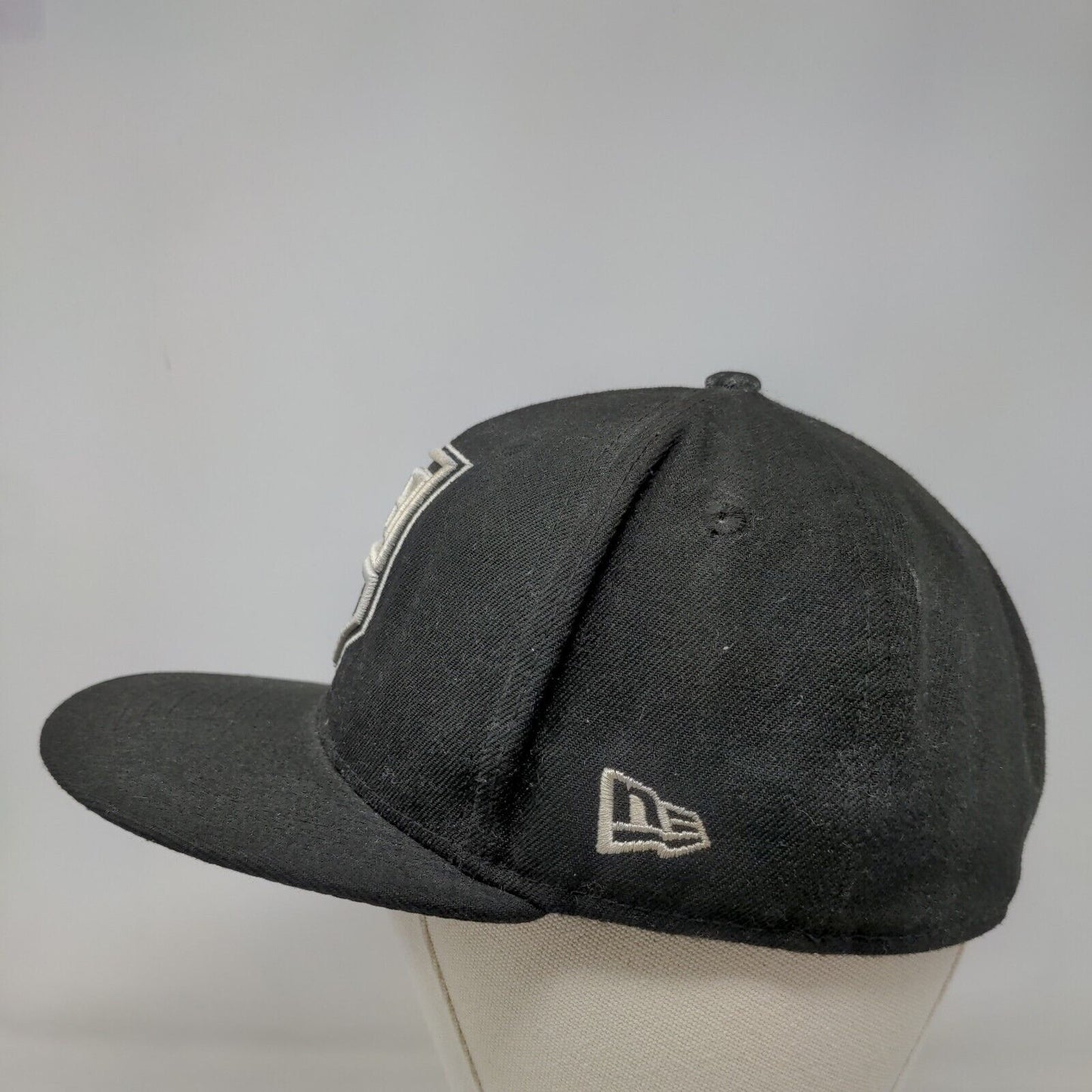 New Era Men's Fitted Hat Black 7 1/4 59Fifty NHL LA Kings Embroidered Logo