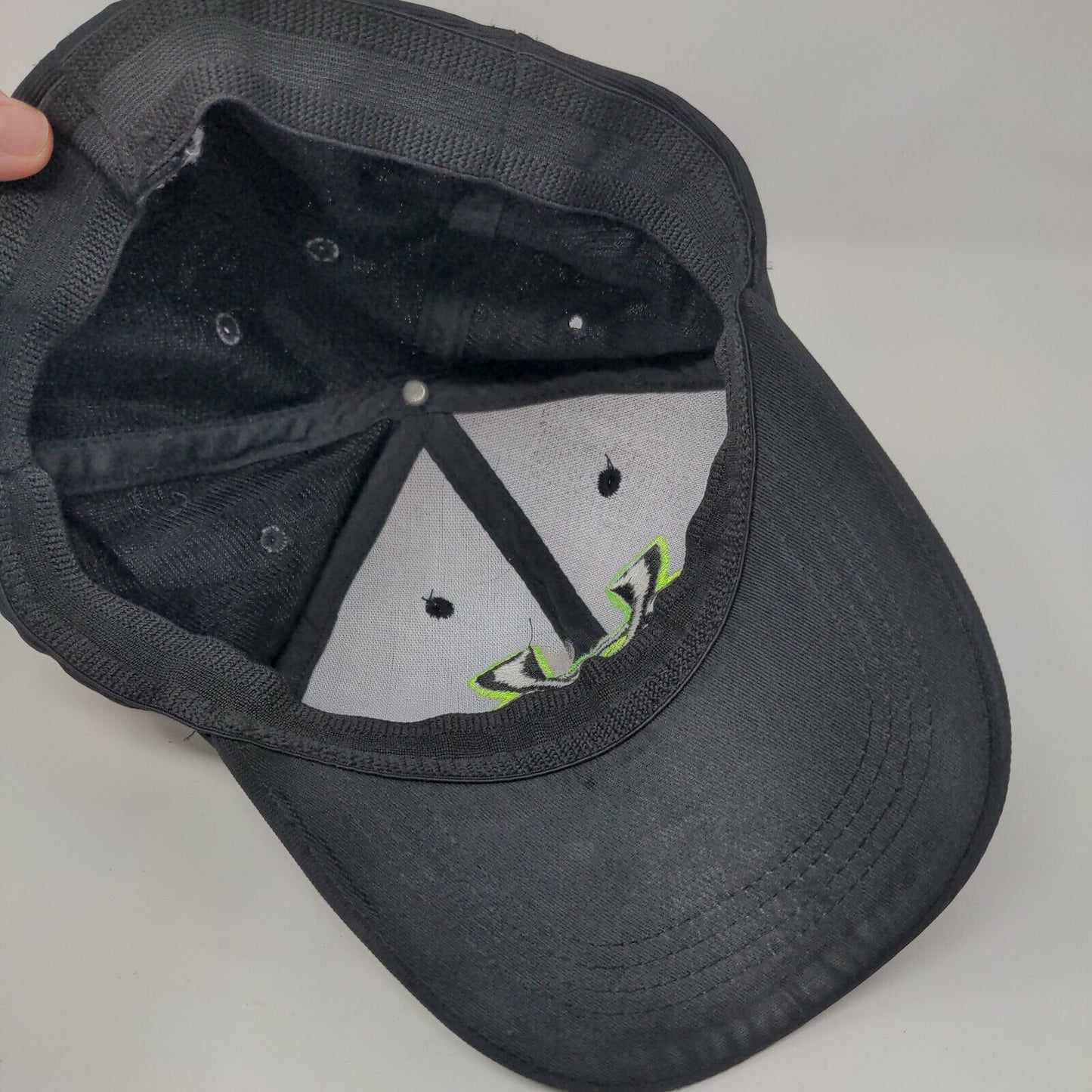 Under Armour Fitted Hat Black OSFA Embroidered Vented Holes 6 Panel