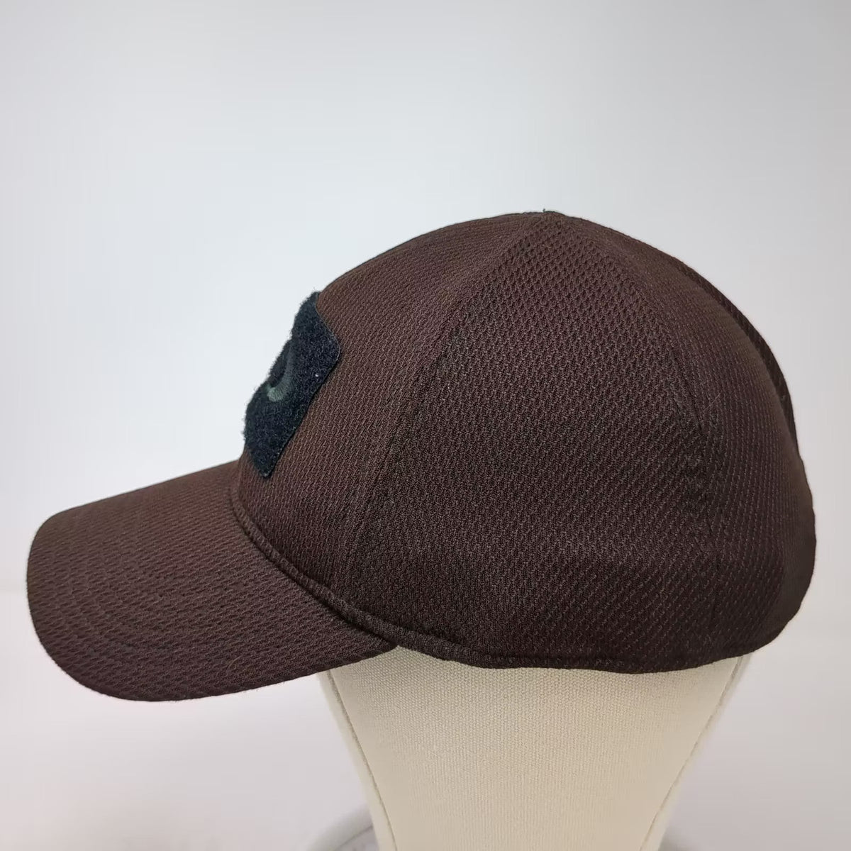 Oakley Baseball Cap Brown Size M Fitted A-FLEX Stretch Fit Patch Embroidered Hat