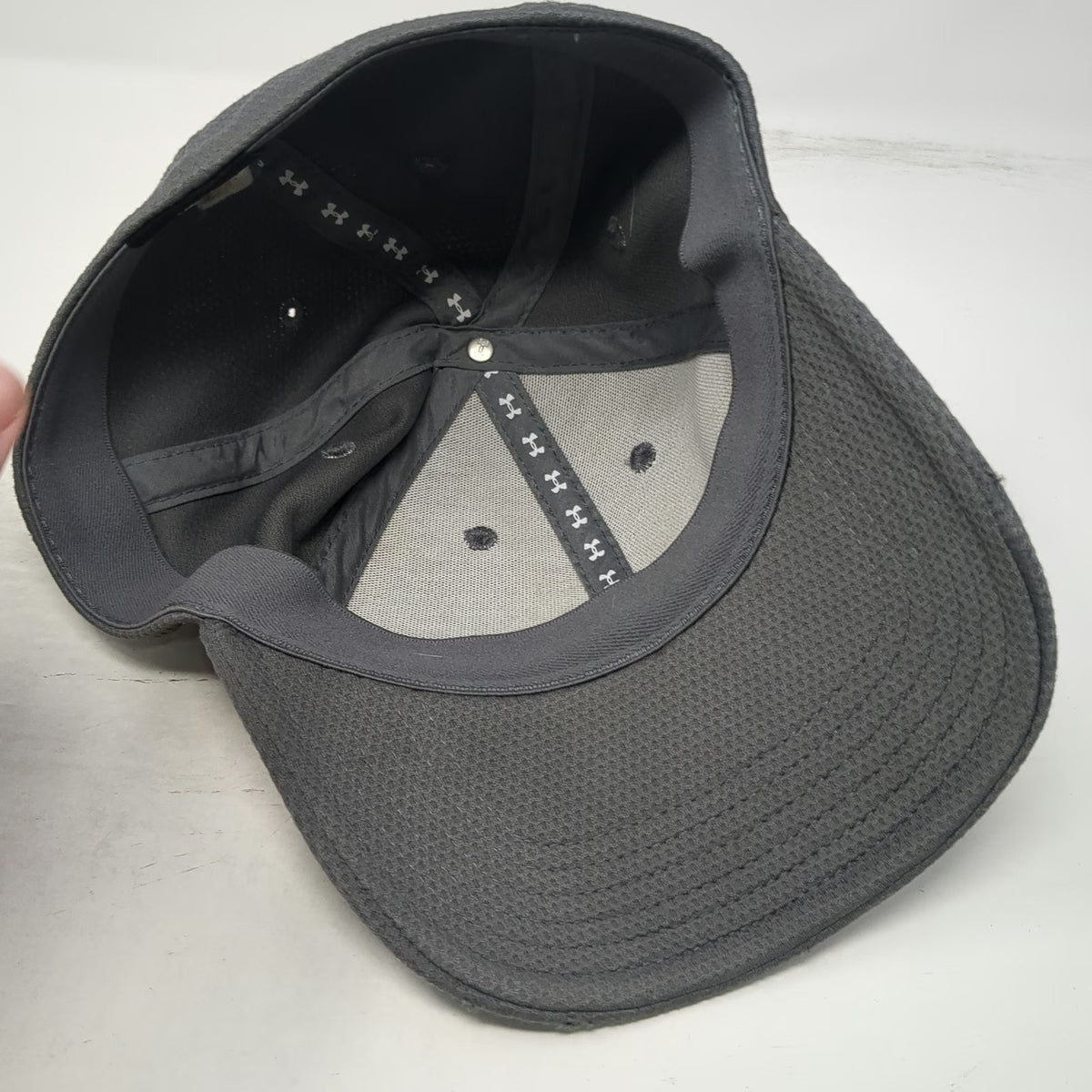 Under Armour Baseball Cap Gray L Stretch Fit Honeycomb Mesh Structured Logo Hat