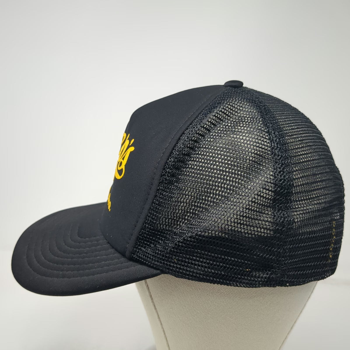 Sportcap Trucker Hat Black One Size Jeeps Alpine Wyoming Script Mesh Snapback