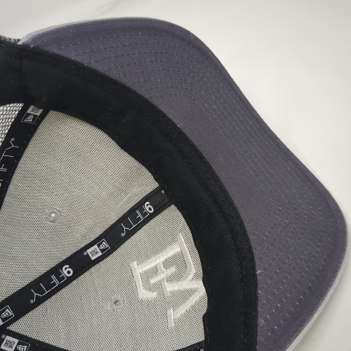 New Era Trucker Hat Gray OSFM 9FIFTY EV Enlightened Views Mesh Snapback Serviced