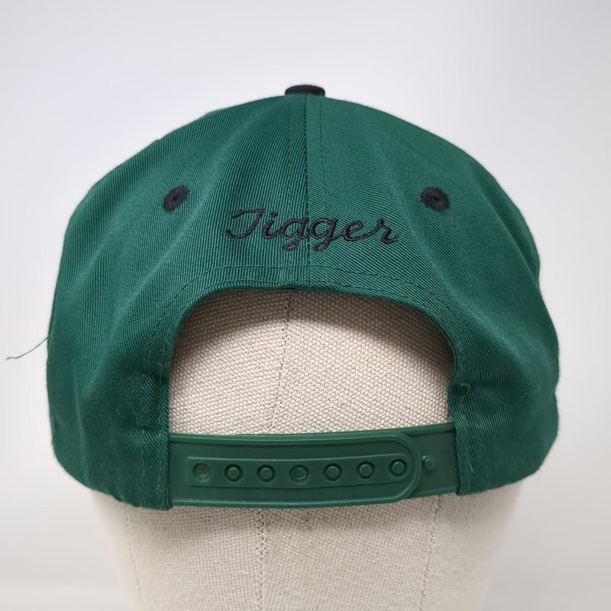 Disney Store Snapback Green One Size Tigger Winnie the Pooh Hat Two Tone Black