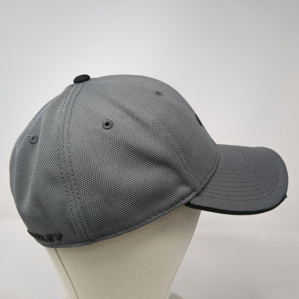 Oakley Baseball Cap Gray One Size Hat Fitted Mesh Textured Logo Black