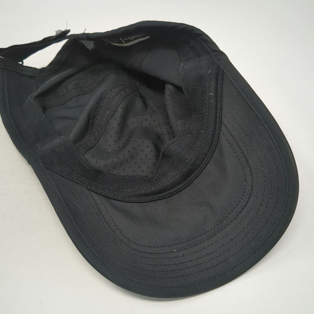 Nike Baseball Cap Black One Size Dri-FIT Featherlight Strapback Swoosh Golf Hat