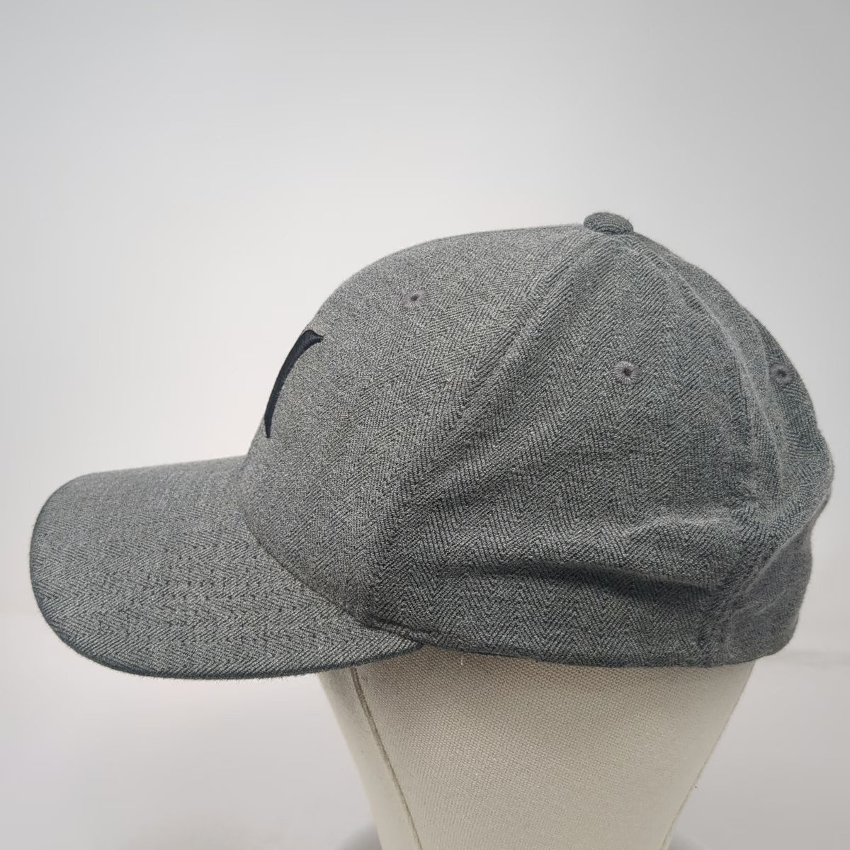 Hurley Baseball Cap Gray XL Flexfit Herringbone Pattern Embroidered Logo hat