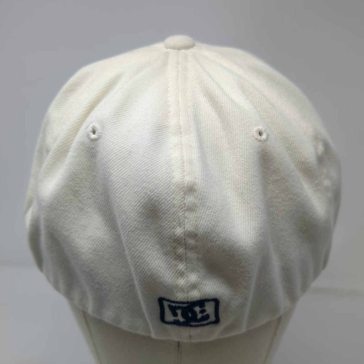 DC Shoes Baseball Cap White XL Blue Fitted Flexfit Embroidered Logo Sample hat