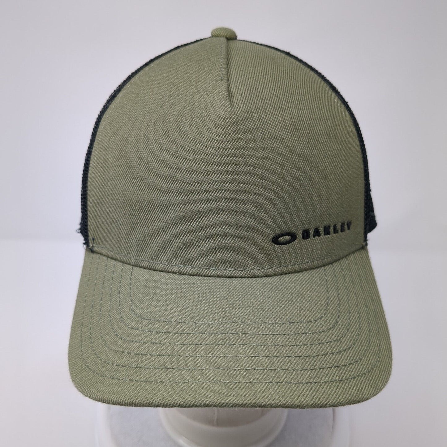 Oakley Snapback Trucker Hat Green One Size Adjustable Classic Mid Mesh Back