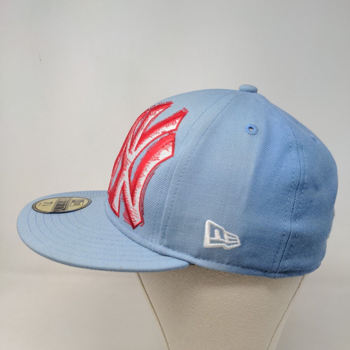New Era Men's Fitted Hat Blue Size 7 1/8 Embroidered New York Yankees Logo
