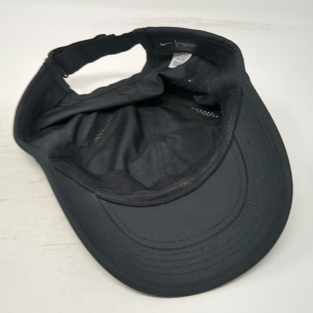 Nike Baseball Cap Black One Size Dri-Fit Featherlight Swoosh Strapback Hat