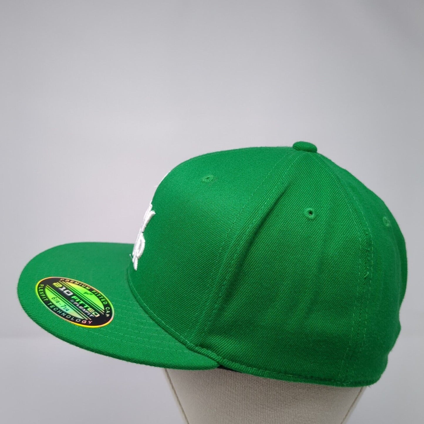 Dew Tour 210 Fitted Hat Green Size 6 7/8-7 1/4 Embroidered 6 Panel Flexfit