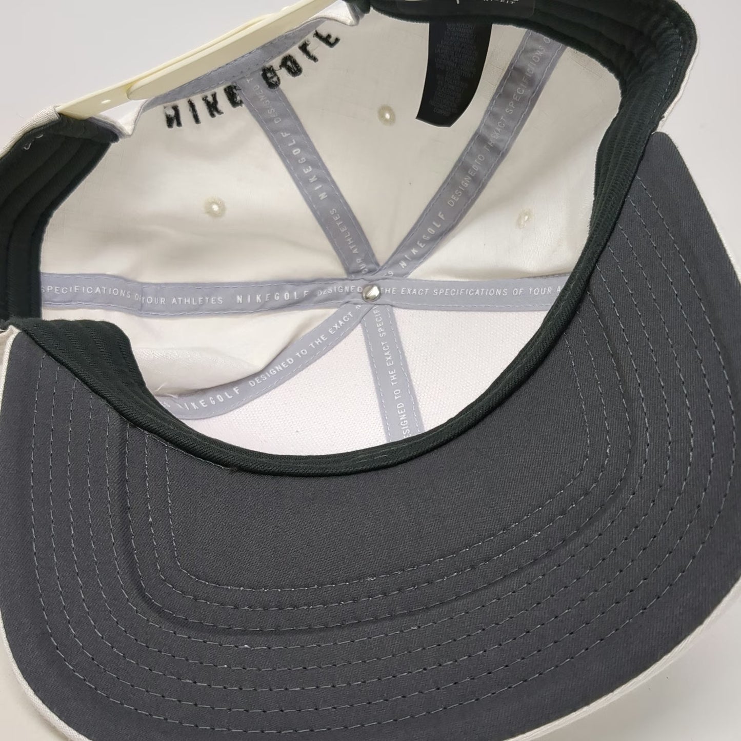 Nike Snapback White One Size Golf Hat Swoosh Logo Dri-Fit Tour Athletes Pro