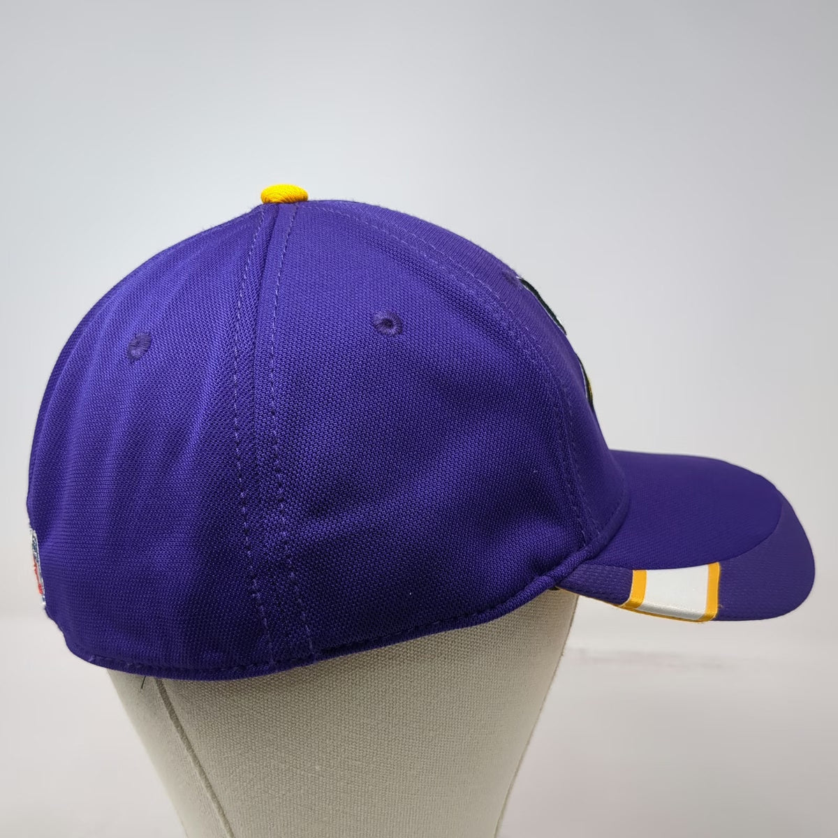 Minnesota Vikings NFL Reebok Cap Purple XL Onfield Stretch Fit Curved Brim Logo