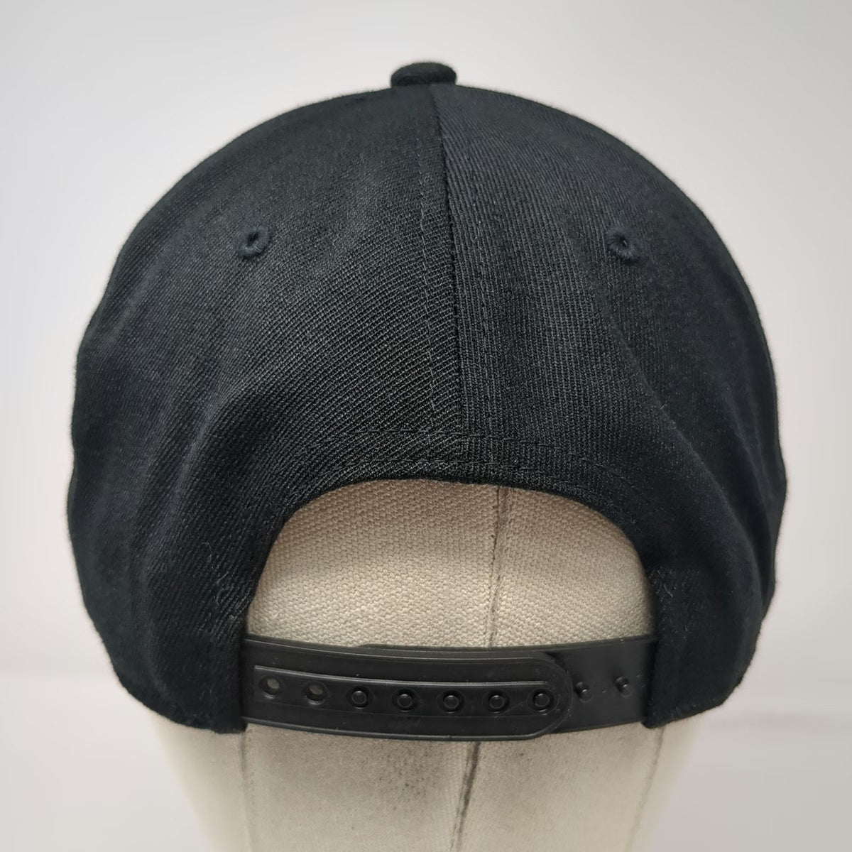 Flexfit Snapback Black One Size Burbank Ammo & Guns Target Shield Logo 110 Hat
