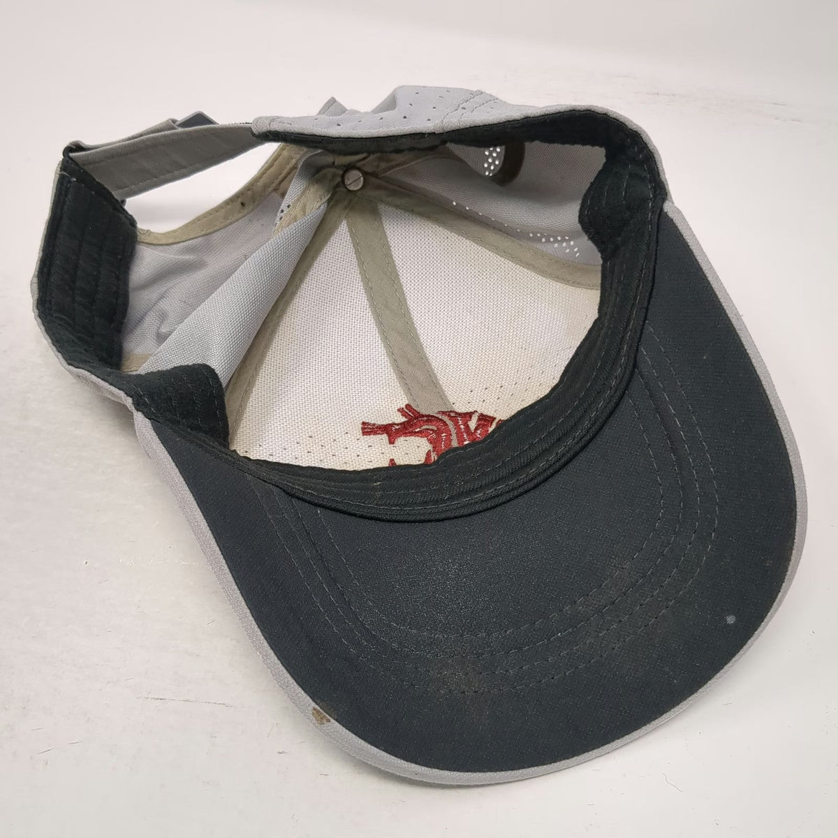 Nike Washington State Cougars NCAA Gray One Size Perforated Strapback Hat Swoosh