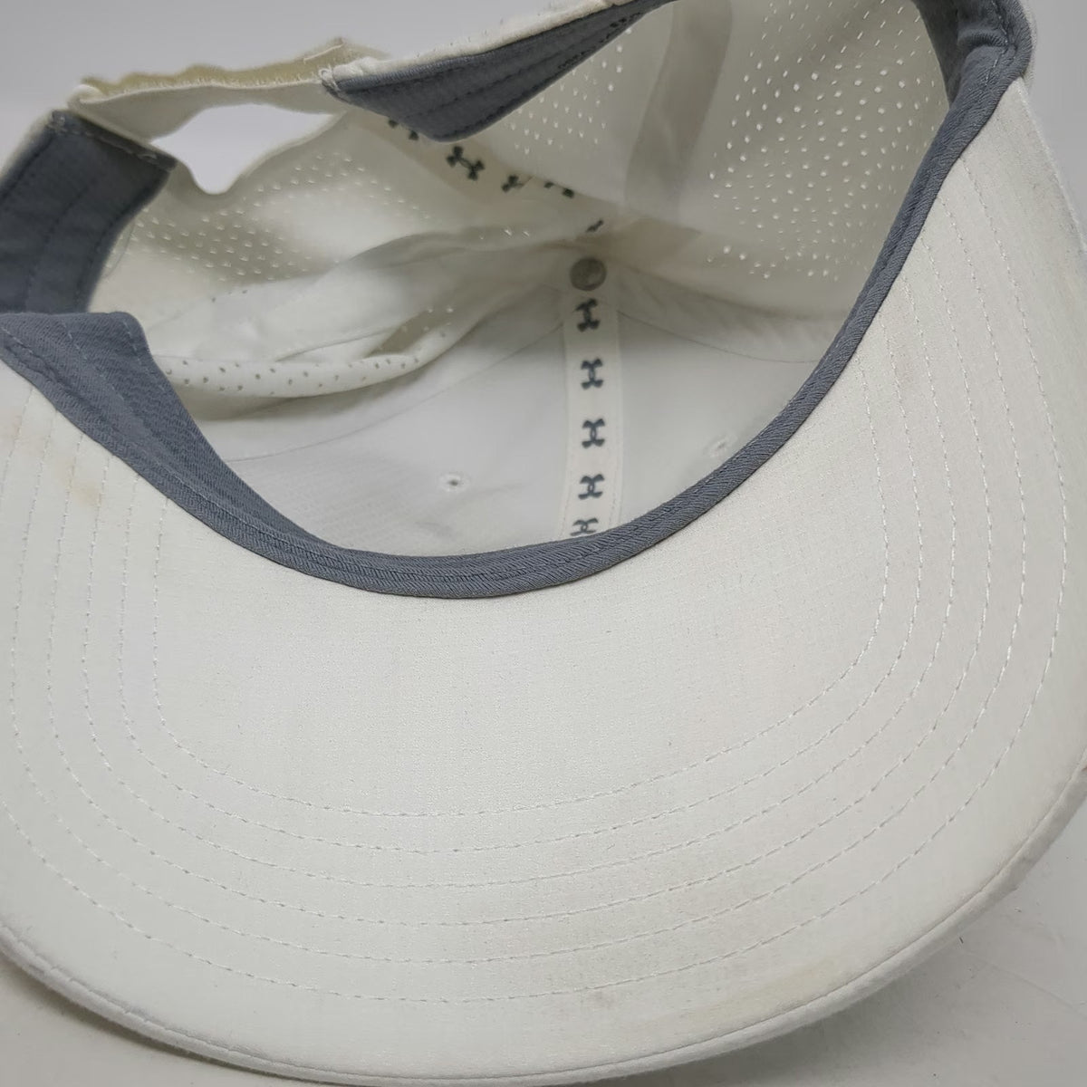 Under Armour Baseball Cap White One Size Strapback UA Golf Hat Breathable Logo