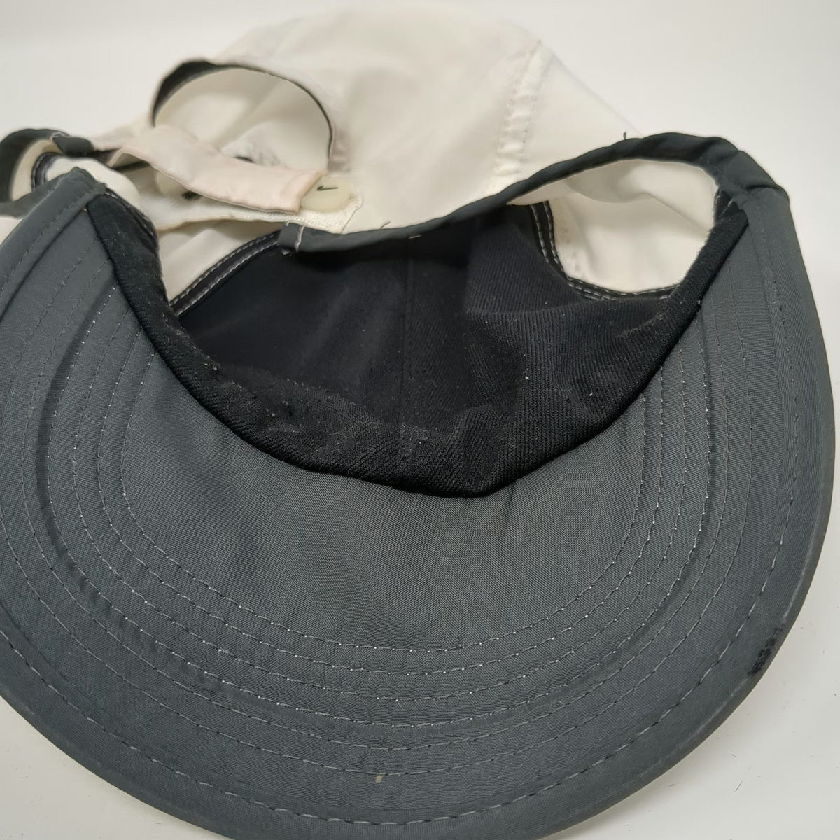 Nike Baseball Cap White One Size Performance Dri-Fit Featherlight Strapback Hat