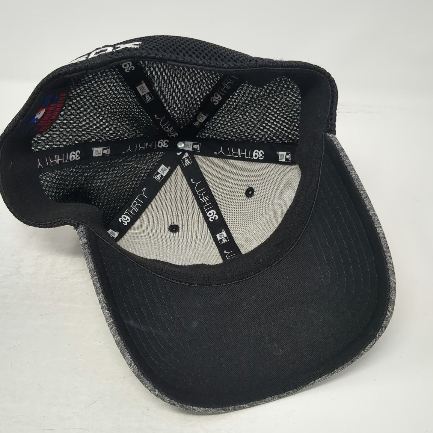Chicago White Sox MLB New Era Baseball Cap Gray M 39THIRTY Stretch Fit Mesh Hat