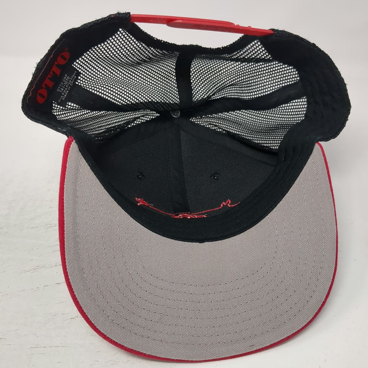 OTTO Trucker Hat Black Red One Size R&R Barbeque Pig Mesh Flat Bill Snapback