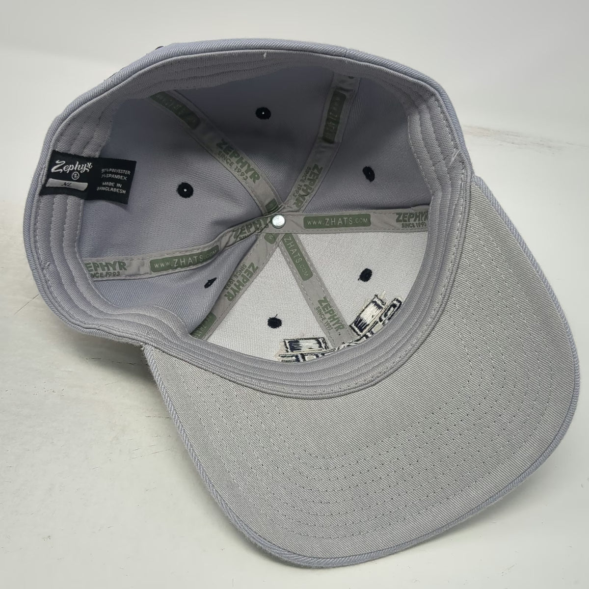 Zephyr Utah State Aggies NCAA Gray Cap XL Stretch Fit Embroidered Logo Team Hat