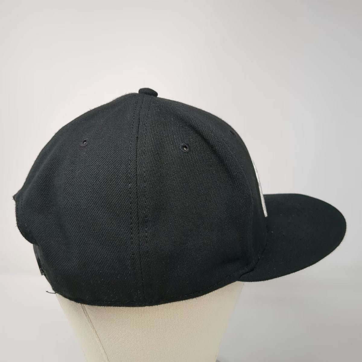 DC Shoes Snapback Hat Black OSFM Embroidered Logo Flat Brim 94 Skatewear OSFM